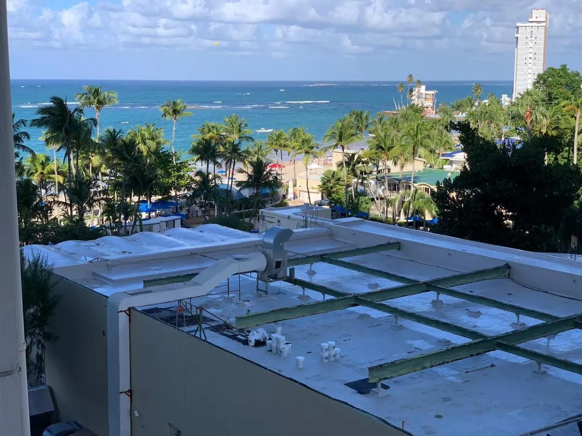 Beach Front At Coral Beach Condos San Juan Portoriko